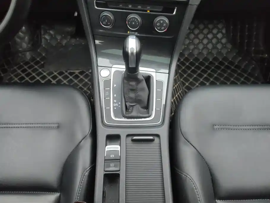 Volkswagen Golf 2020 Beloved Edition 280TSI DSG Comfort фото 16