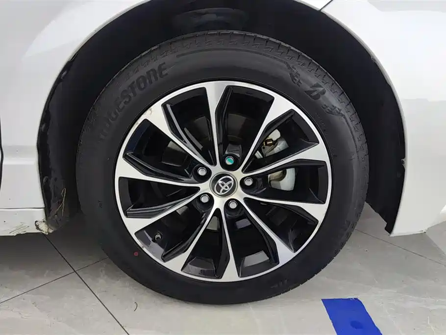 Toyota Avalon 2023 Hybrid 2.5L Luxury Edition фото 6
