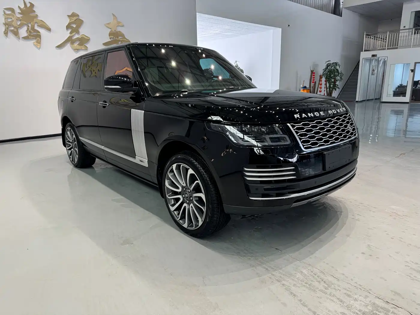 Land Rover Range Rover 2022 3.0 L6 400PS Prestige Genesis Extended Edition фото 8