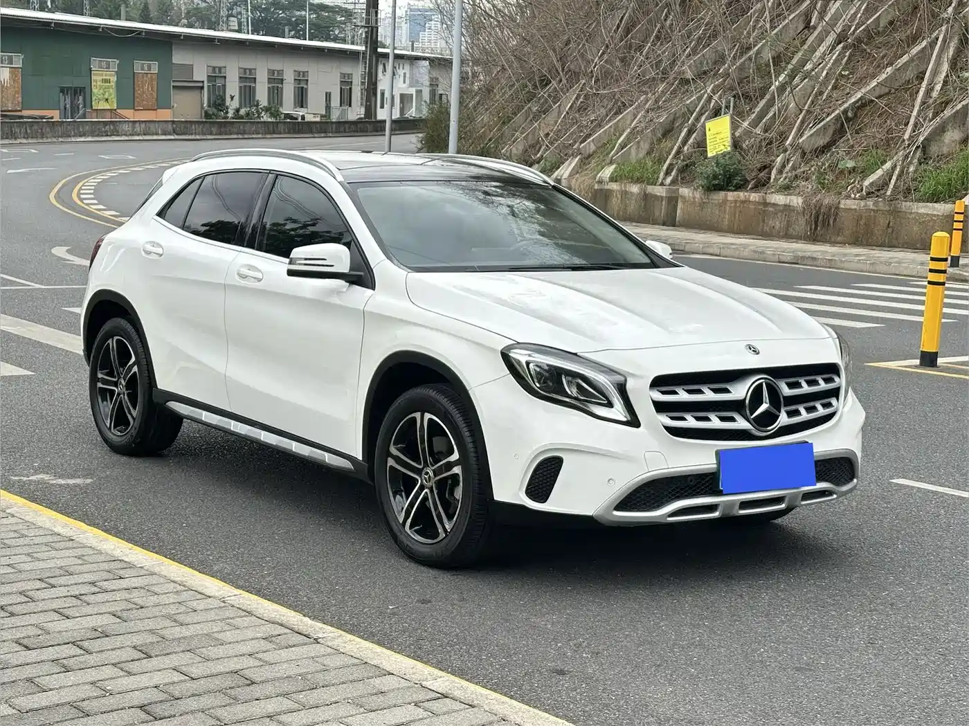 MERCEDES-BENZ GLA