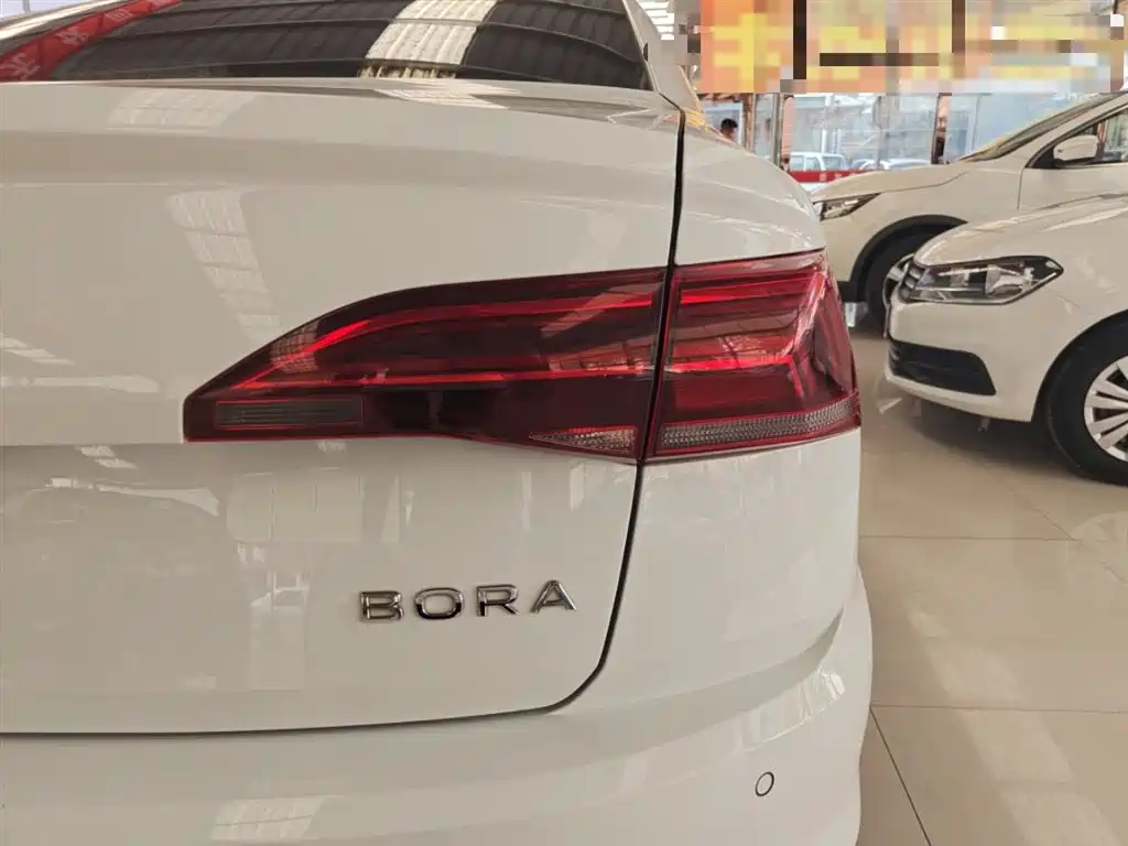 VOLKSWAGEN BORA