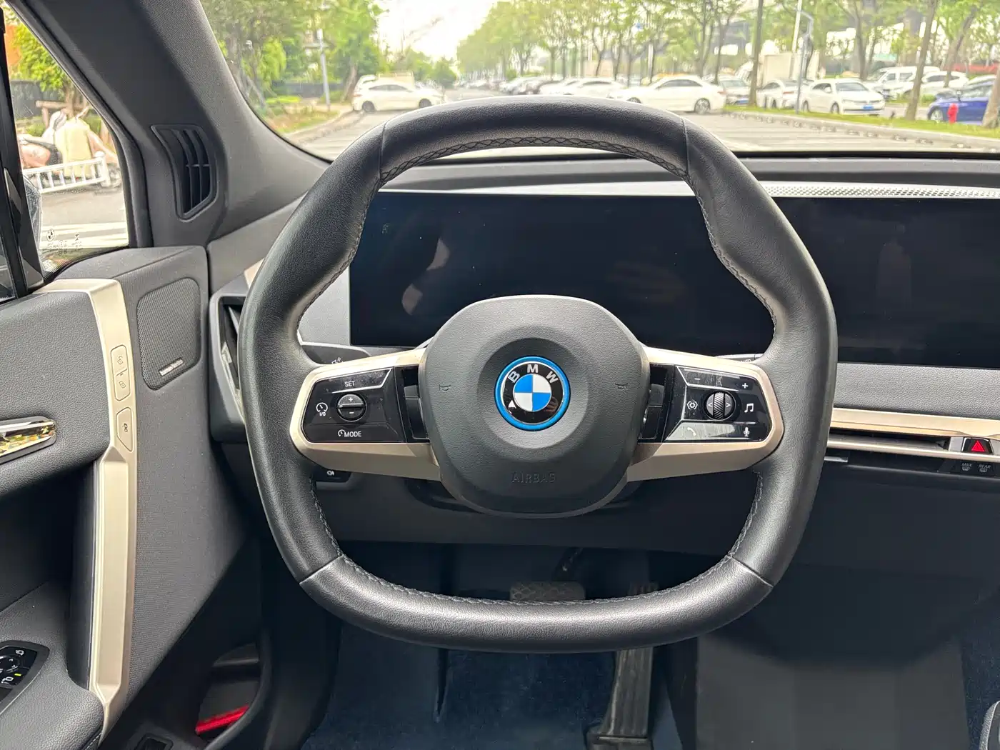 BMW iX 2022 xDrive40 фото 13