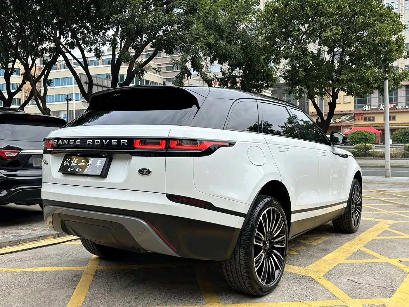 Land Rover Range Rover Velar 2019 380PS R-DYNAMIC SE фото 4