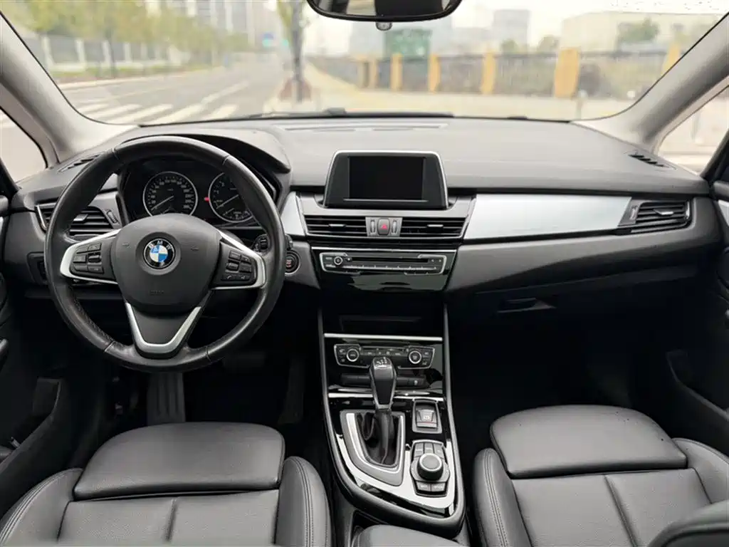 BMW 2 Series Touring 2016 220i Leading Model фото 18