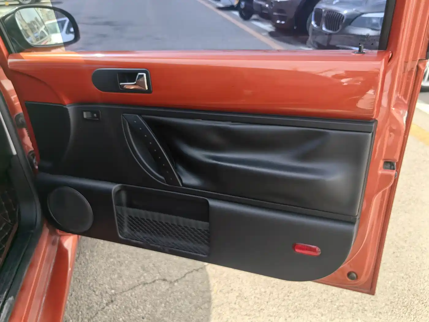 Volkswagen Beetle 2010 1.8T BlackOrange Luxury Edition фото 10