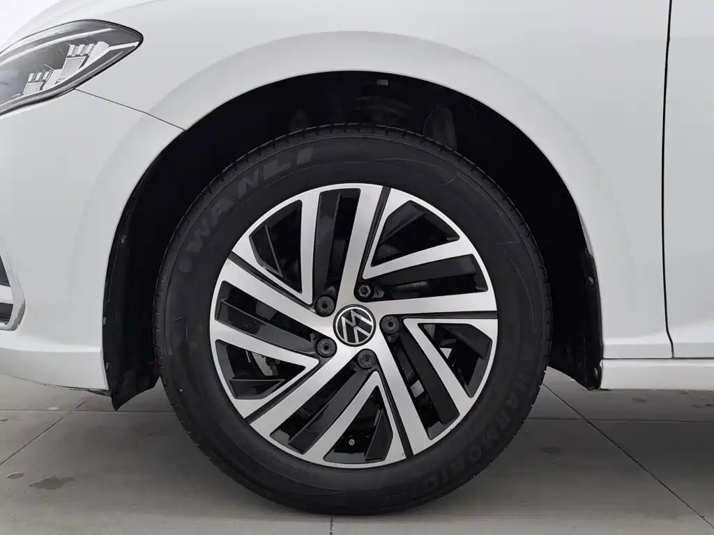 صورة 17 - Volkswagen Lavida