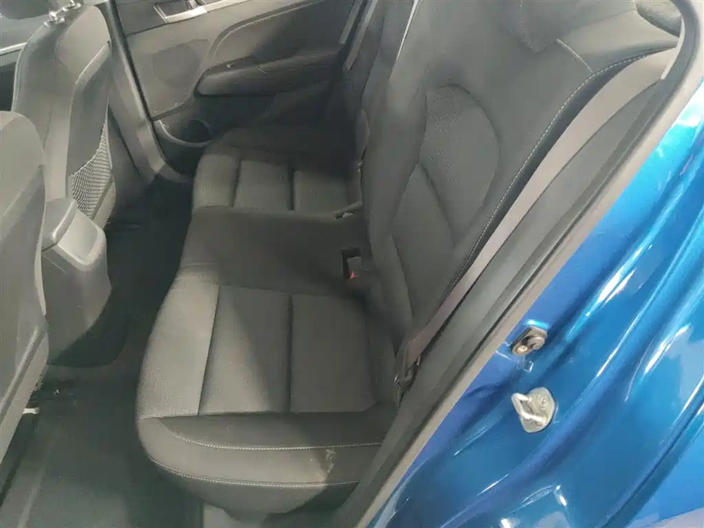 Hyundai Elantra 2016 Model 1.6L Automatic Smart Elite фото 17