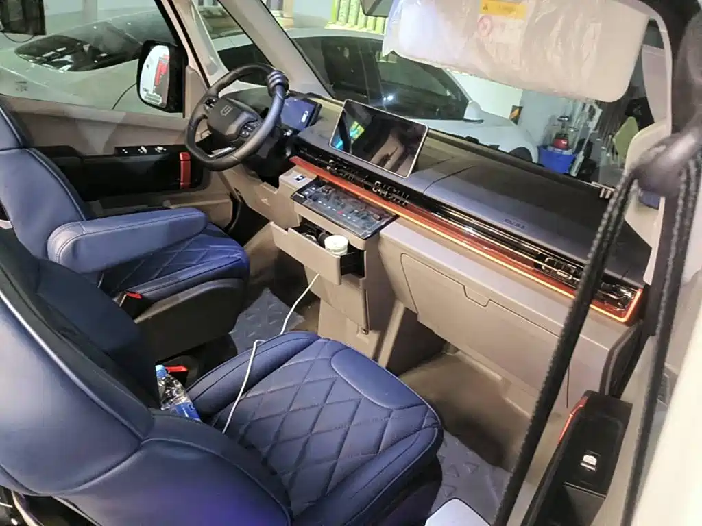 Yuan Cheng Farizon Super VAN 2026 2025 Smart Wealth Edition Medium Wheelbase Medium Roof 83kWh