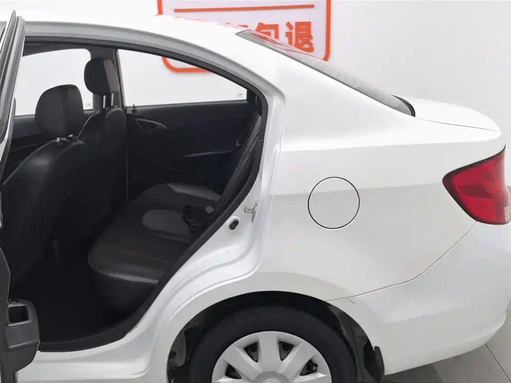 Chevrolet Sail 2013 Sedan 1.4L Manual Premium Happiness Edition фото 15
