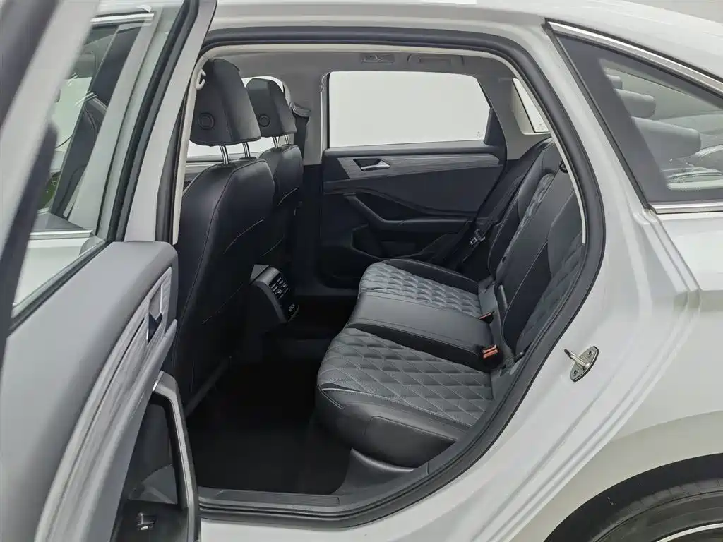 Volkswagen Sagitar 2023 300TSI DSG Excellence Edition фото 15