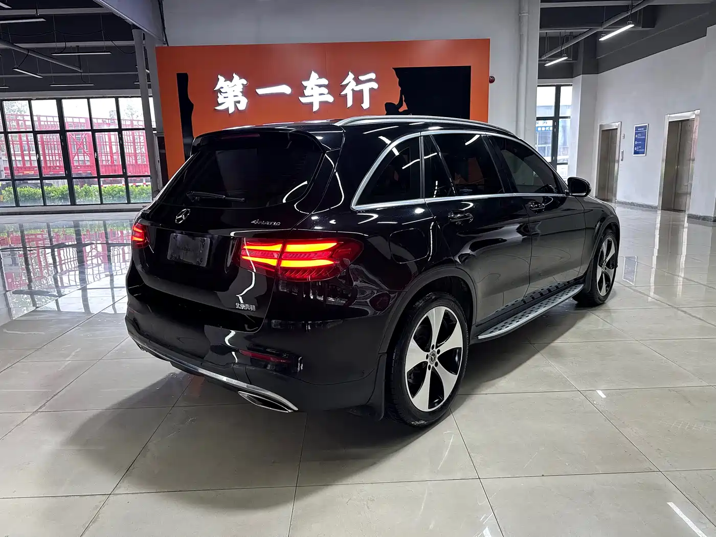Mercedes-Benz GLC 2018 GLC 300 4MATIC Dynamic фото 3