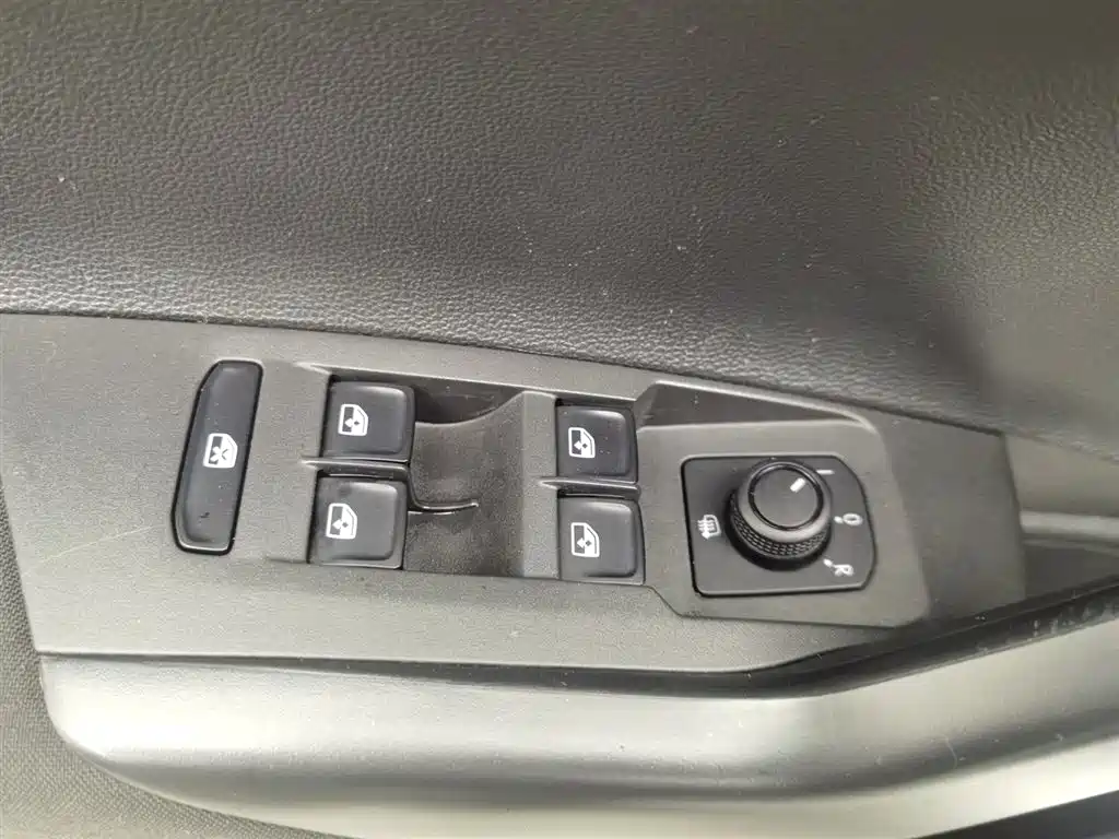 Volkswagen Polo 2023 Facelift Plus 1.5L Auto Joyful Living Edition фото 9