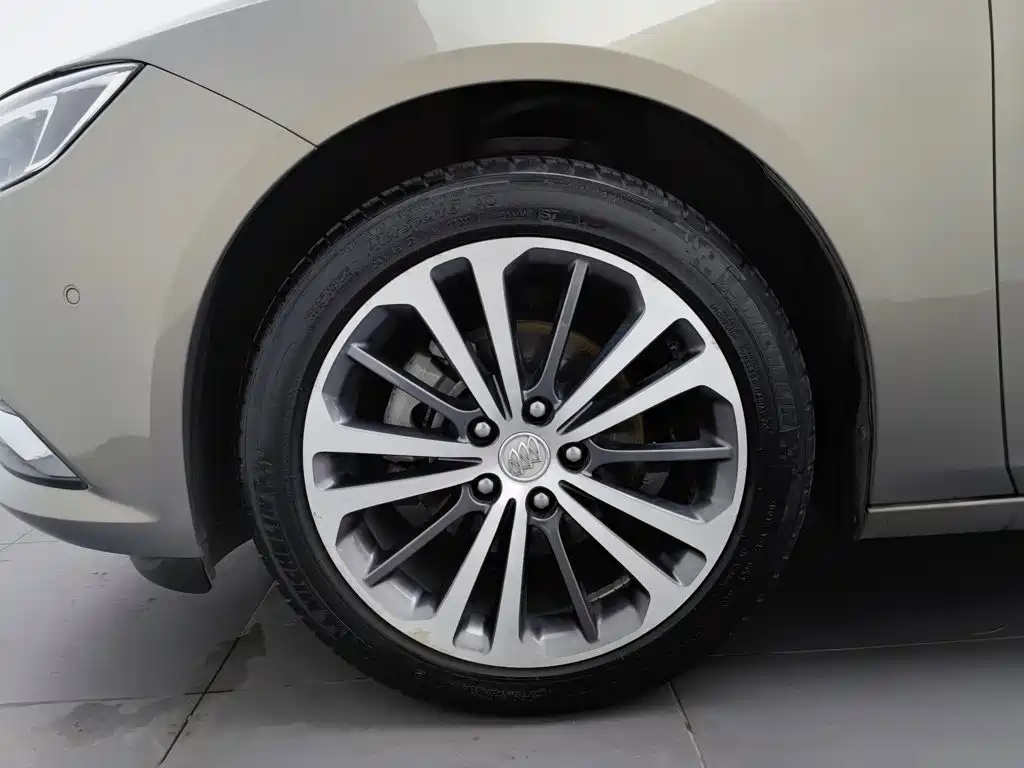 Photo 17 - Buick Regal