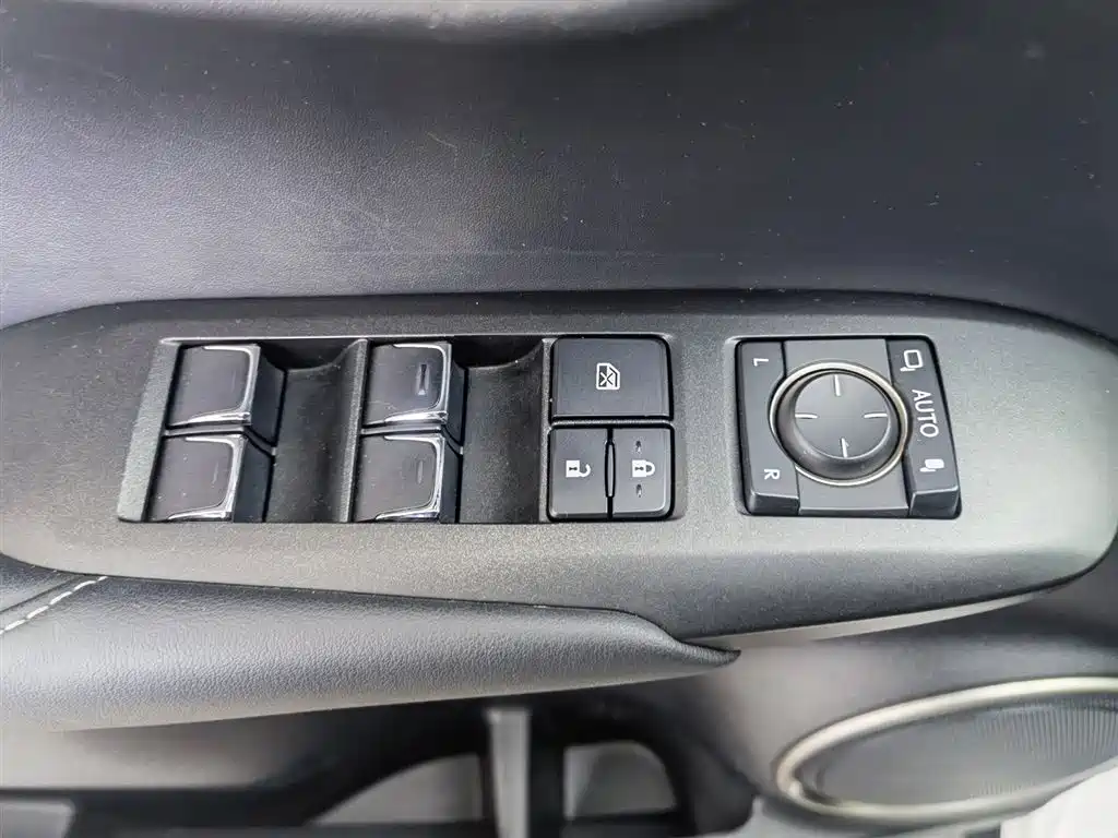 Lexus NX 2018 Model 300 FWD Fengxing Edition фото 9