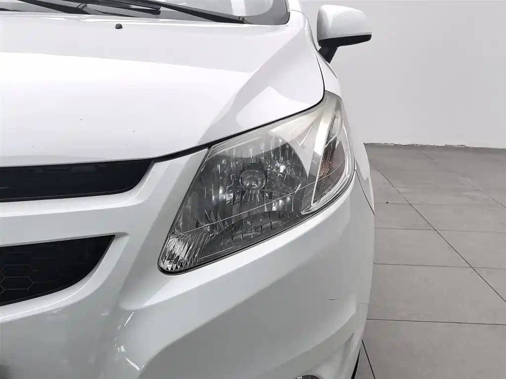 Chevrolet Sail 2013 Sedan 1.4L Manual Premium Happiness Edition фото 7