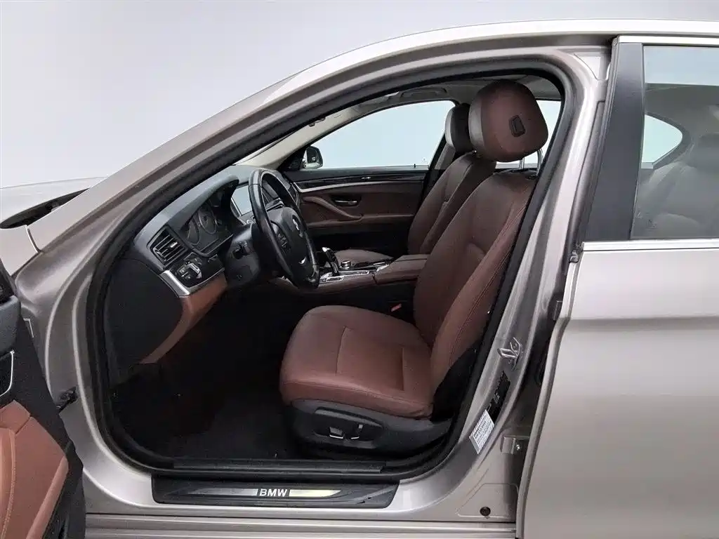 BMW 5 Series 2017 520Li Classic Edition фото 10