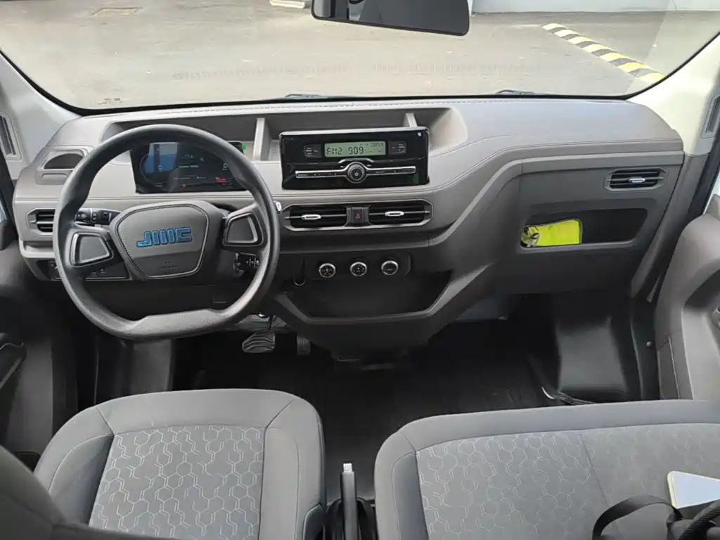 Jiangling E-Fushun 2025 2025 Clear Window Version 53.58kWh Medium Wheelbase Medium Roof