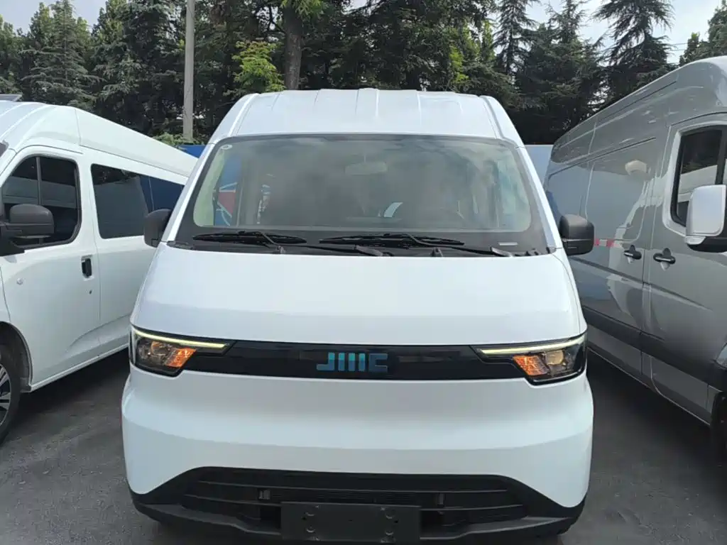 Jiangling E-Fushun 2025 2025 Clear Window Version 53.58kWh Medium Wheelbase Medium Roof