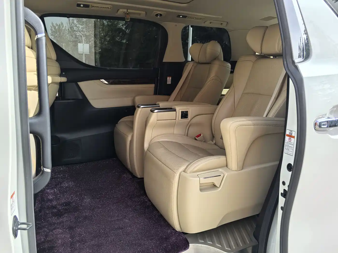 Toyota Alphard 2018 3.5L Luxury фото 4