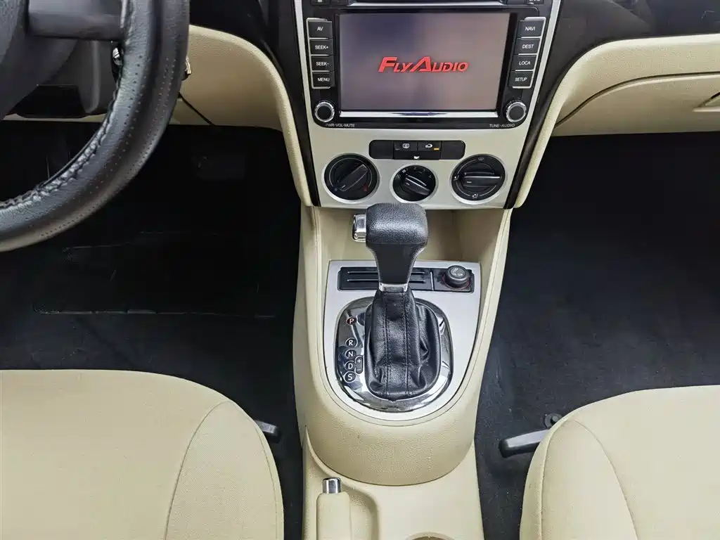 Volkswagen Lavida 2011 1.6L Automatic Leisure Edition фото 13