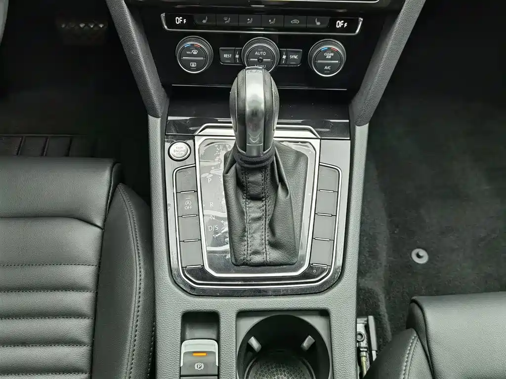 Volkswagen Magotan 2019 330TSI DSG Luxury Class China VI фото 13