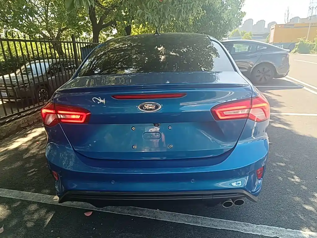 Фото 6 - Ford Focus