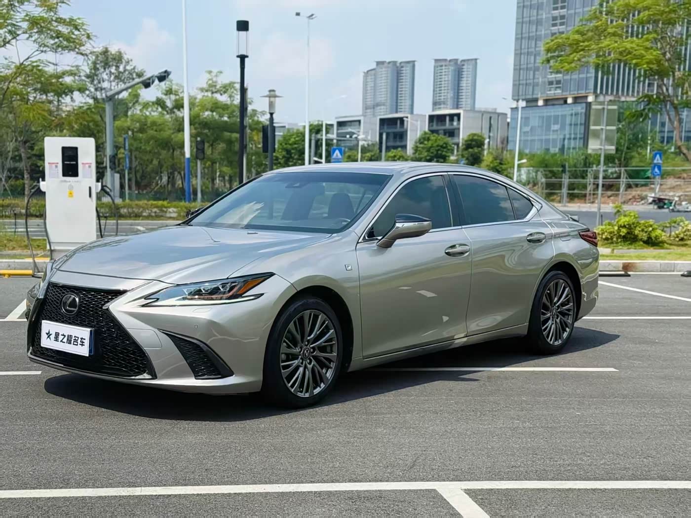 Lexus ES