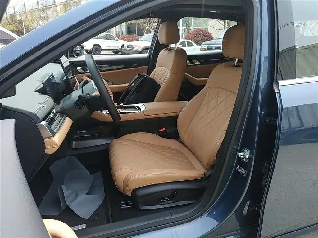 Geely Galaxy Galaxy A7 2025 EM-i фото 15