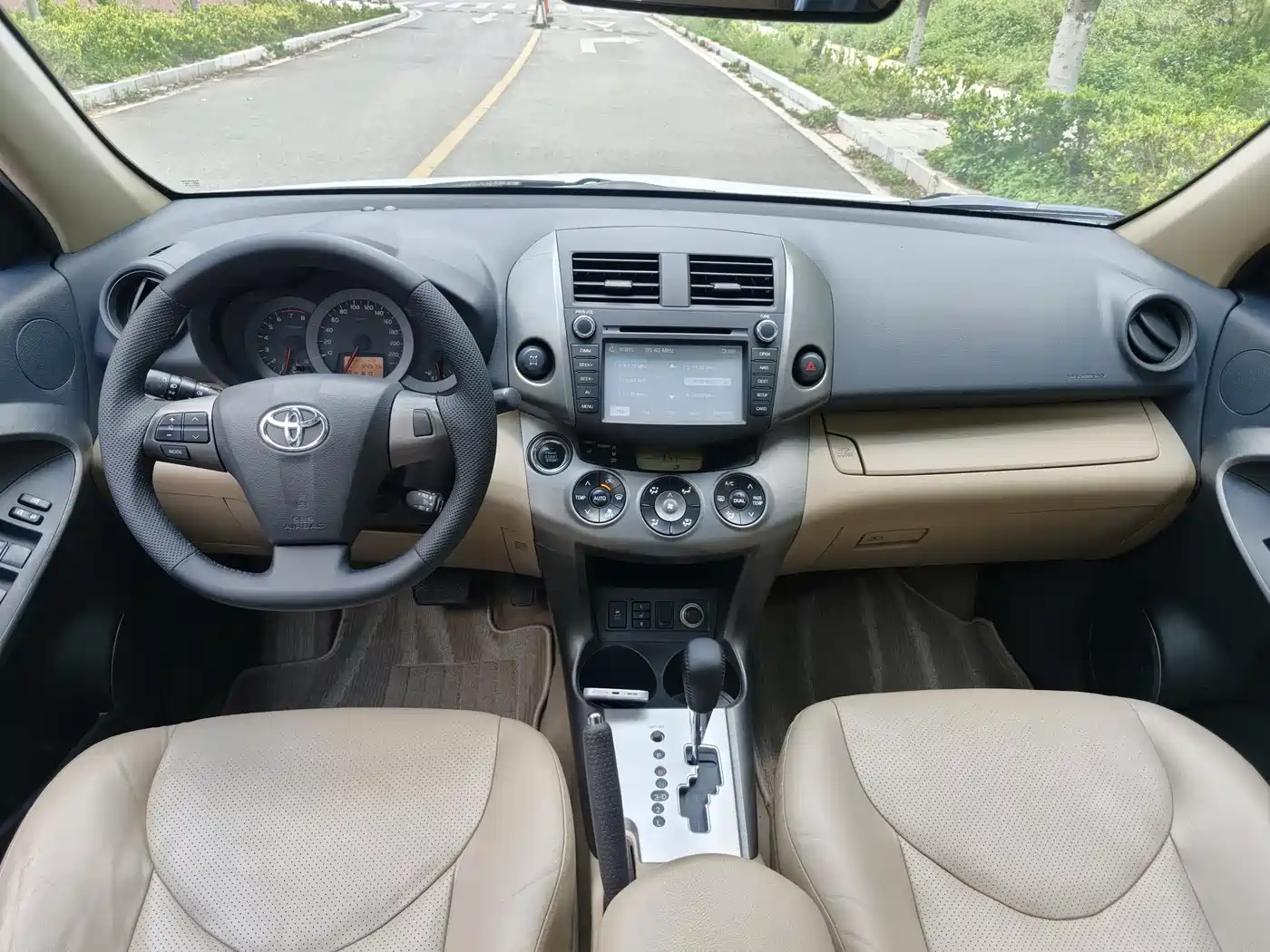 Photo 9 - Toyota RAV4 Rongfang