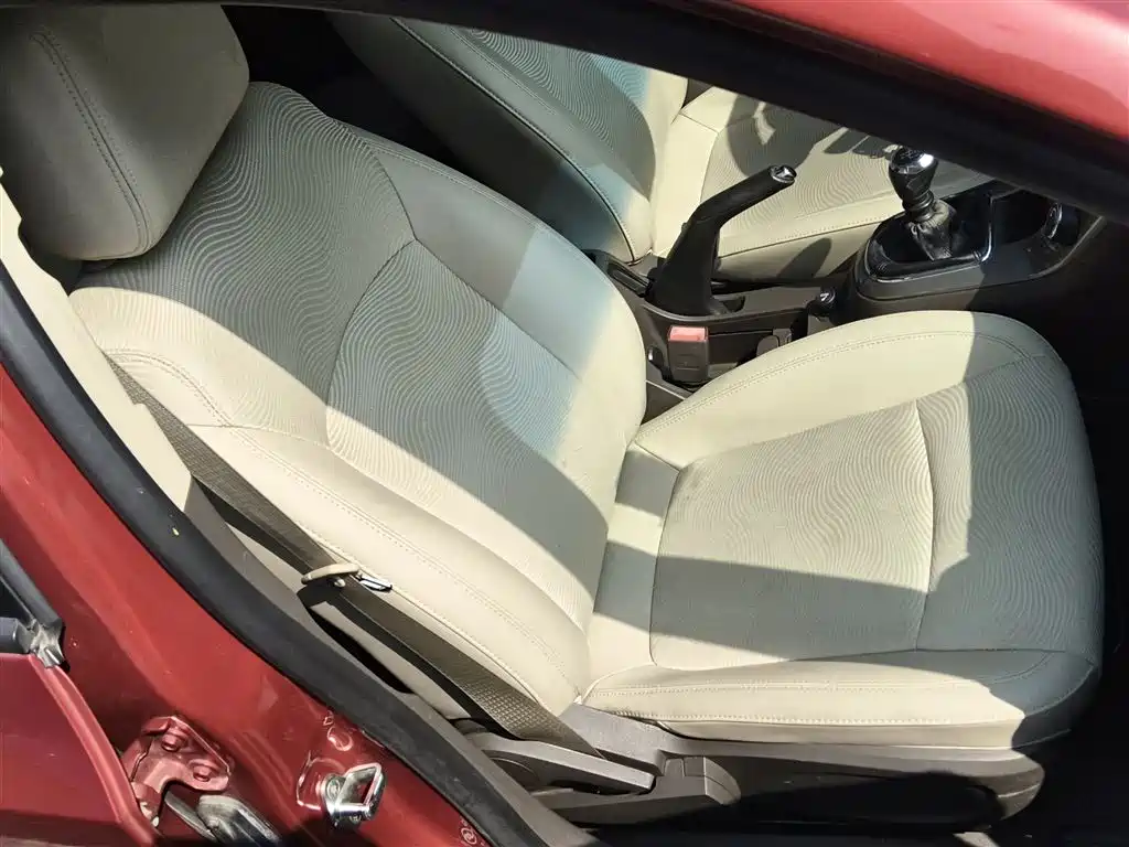 Chevrolet Cruze 2015 1.5L Classic SE MT фото 25