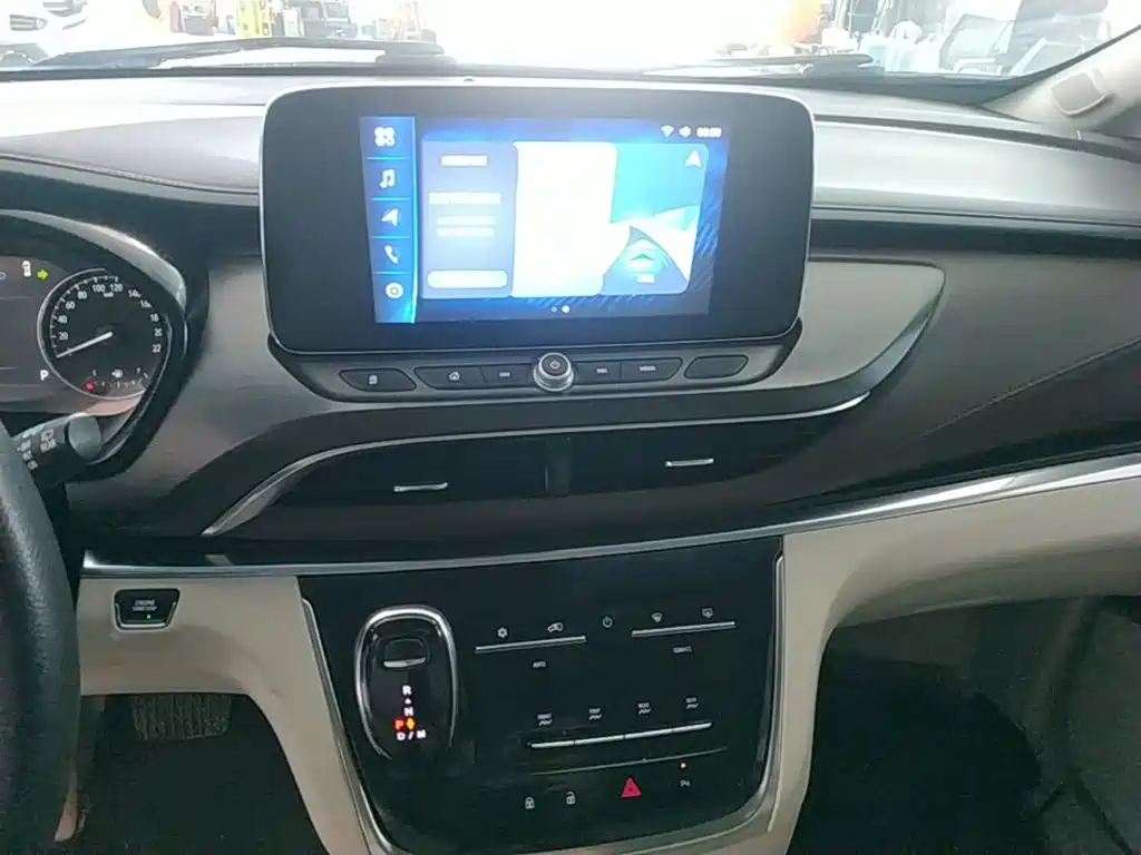 Фото 13 - Buick GL8