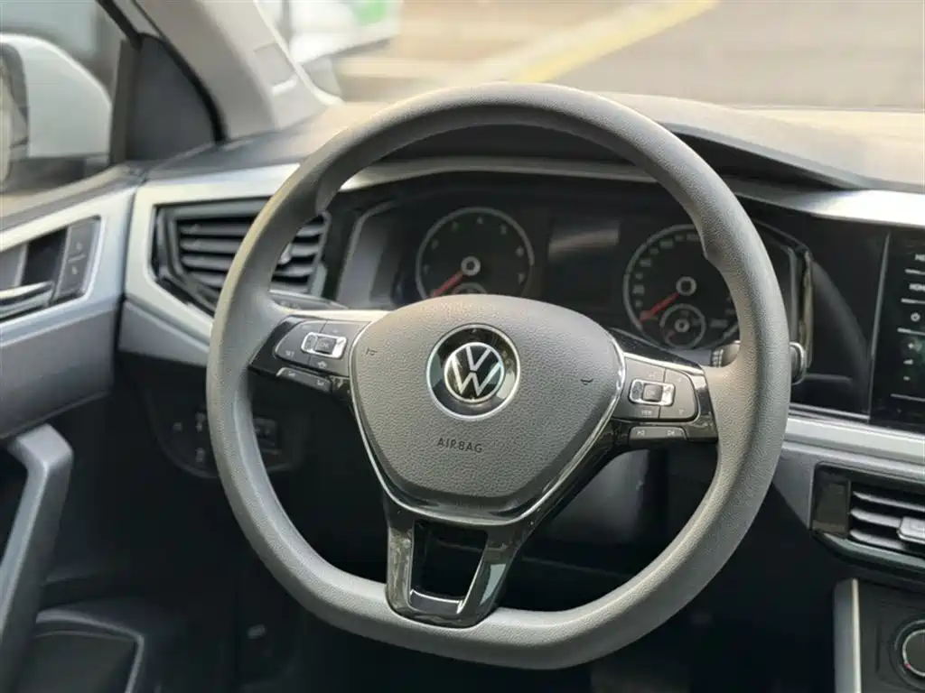 Volkswagen Polo 2021 Plus 1.5L Automatic Colorful Tech Edition фото 3