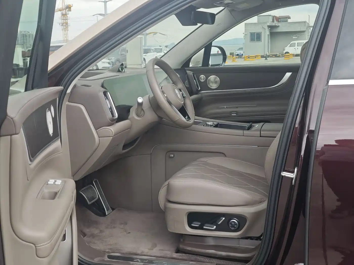 AITO Wenjie AITO M9 2025 Extended Range Ultra 52kWh 5-Seater фото 11