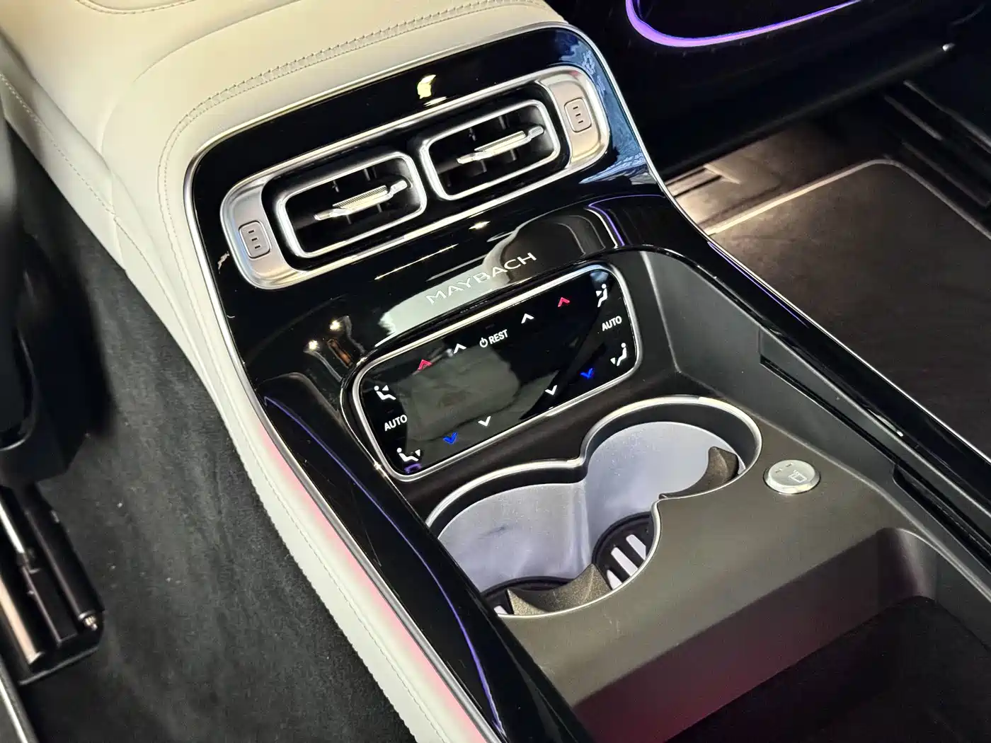 Фото 21 - Mercedes-Benz Maybach S-Class