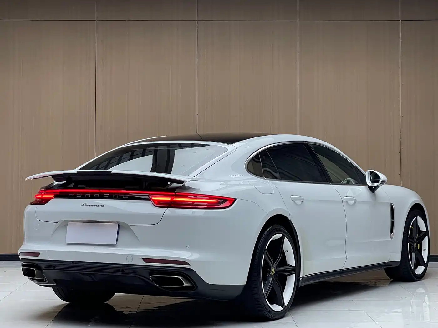 Porsche Panamera 2017 Panamera Executive Long Wheelbase 3.0T фото 3