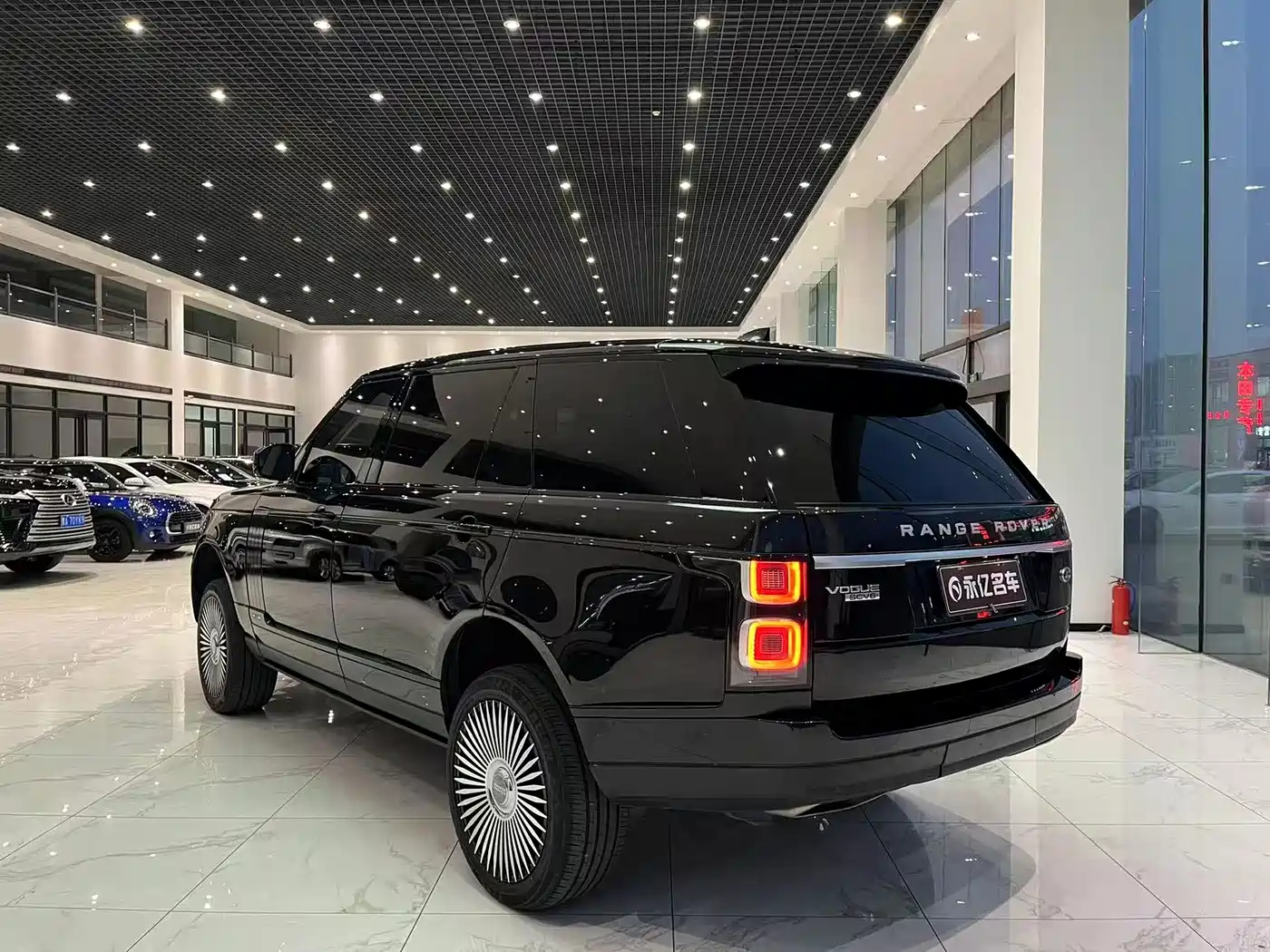 Land Rover Range Rover 2019 3.0 SC V6 Heritage Extended Edition фото 11