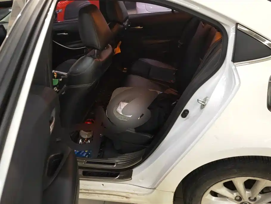 Toyota Corolla 2021 Hybrid 1.8L E-CVT Elite Edition фото 11