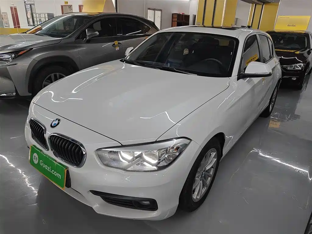 BMW 1 Series (Import) 2018 118i Leading фото 2