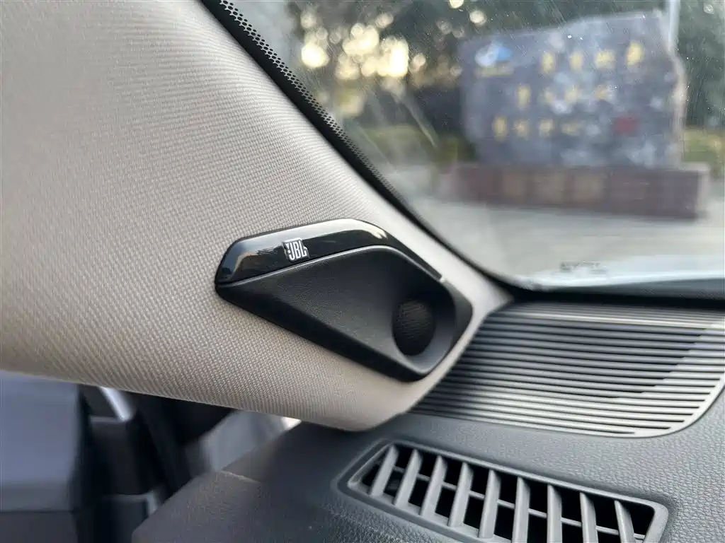 Toyota Venza 2022 2.0L CVT AWD Ultimate Edition фото 9