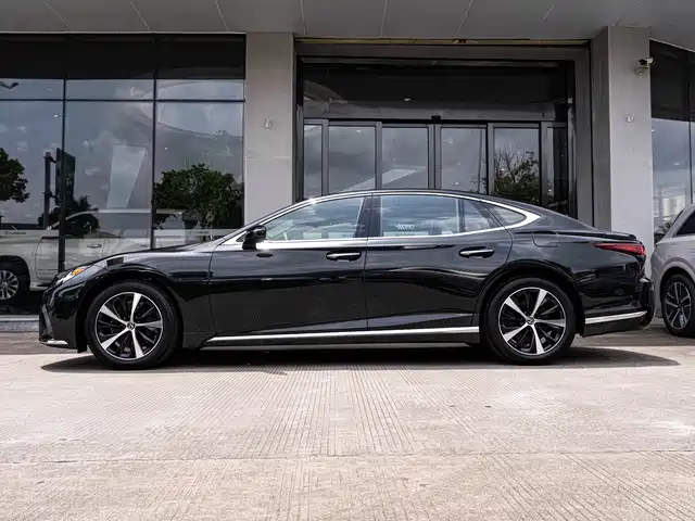 Lexus LS 2024 Model 500h Excellence Edition — фото 4