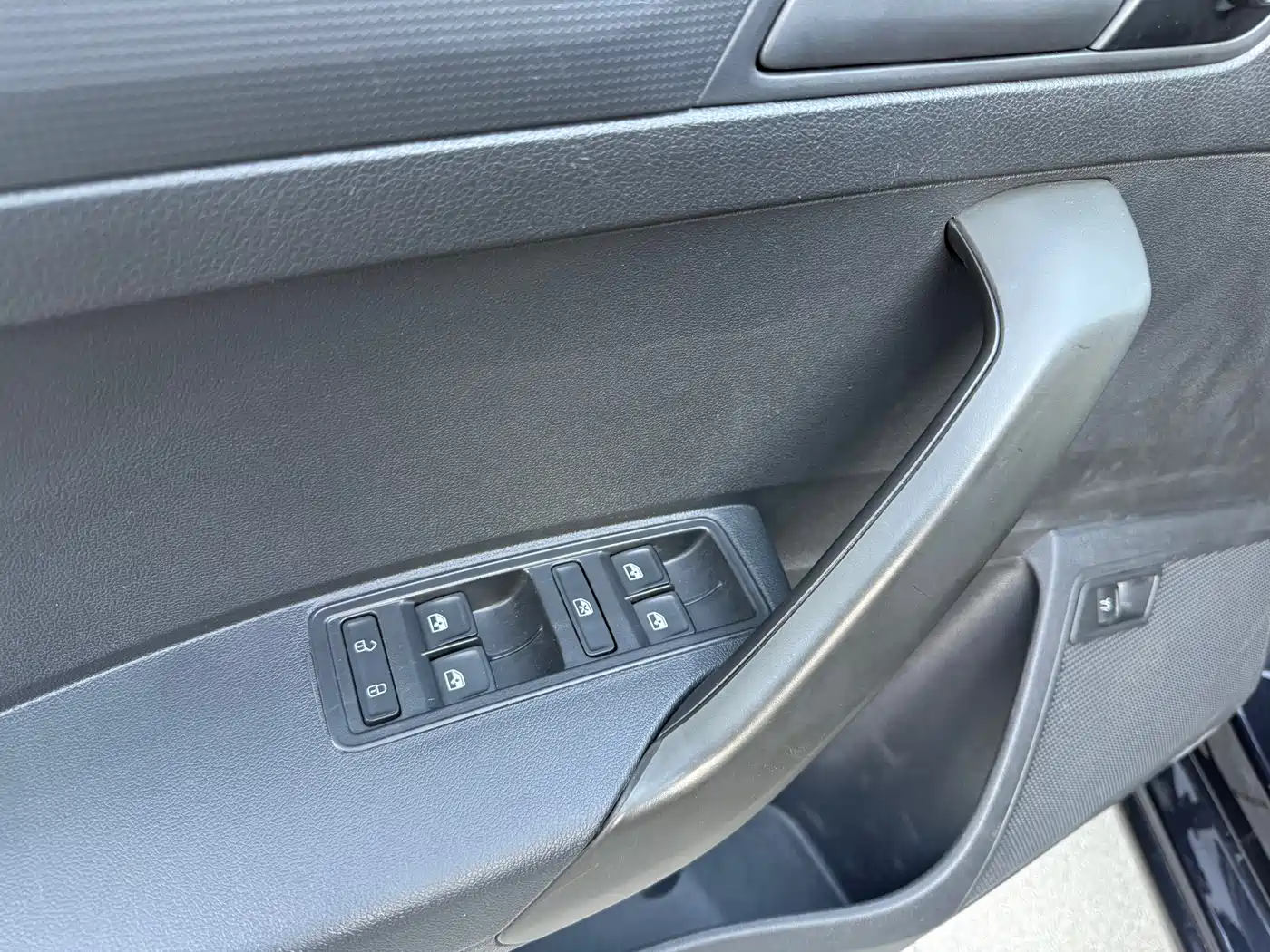 Volkswagen Santana 2016 1.4L Manual Trend Edition фото 13