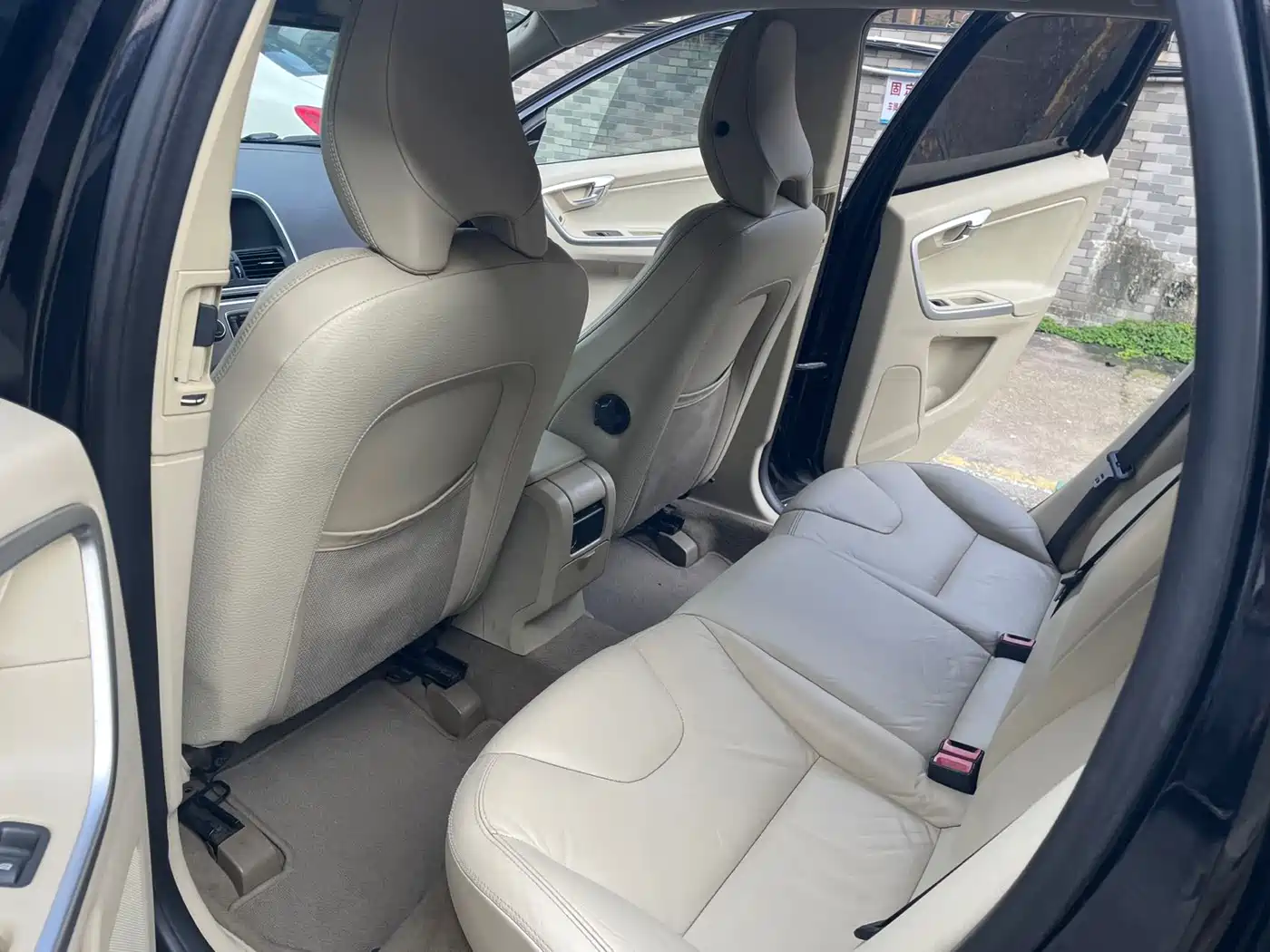 Volvo XC60 (Import) 2011 2011 2.0T Elegance Edition