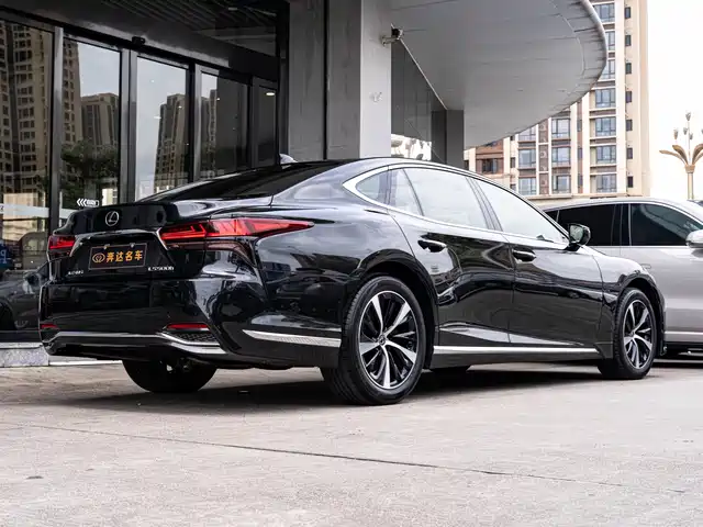 Lexus LS 2024 Model 500h Excellence Edition — фото 3