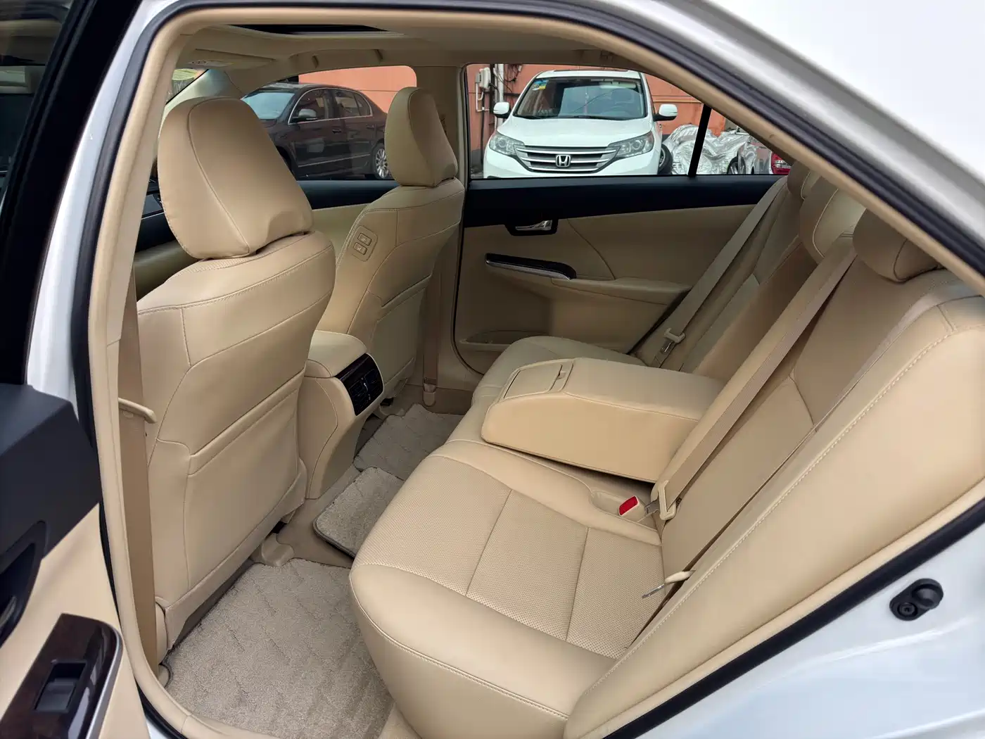 Toyota Camry 2016 2.0G 10th Anniversary Leading Edition фото 19
