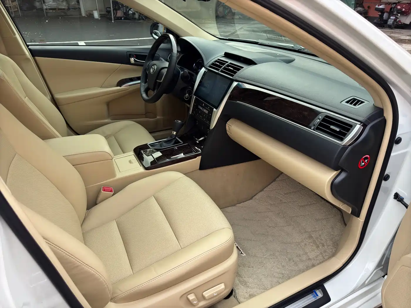 Toyota Camry 2016 2.0G 10th Anniversary Leading Edition фото 20