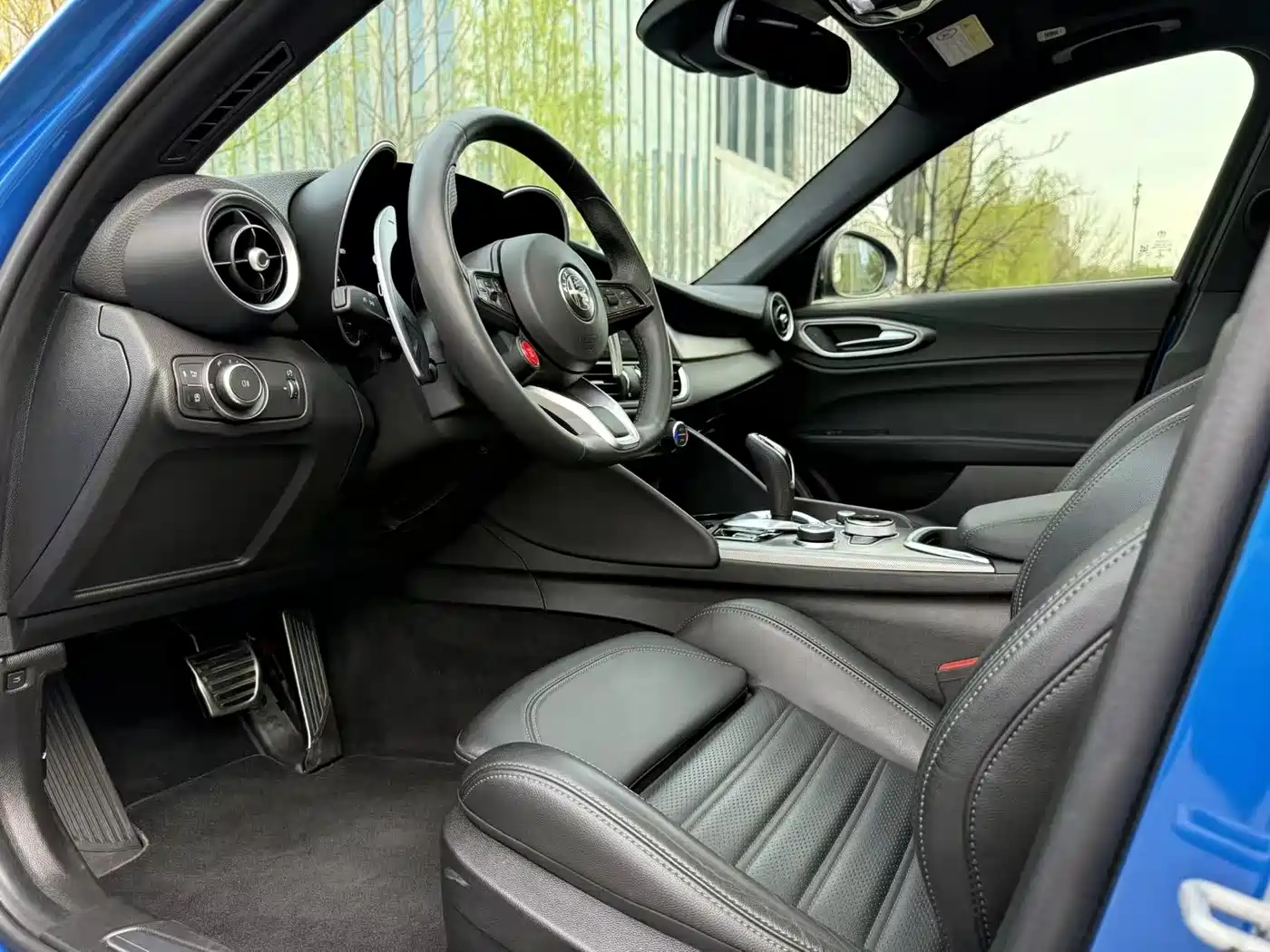 Alfa Romeo Giulia 2023 2.0T 280HP Track Edition фото 4