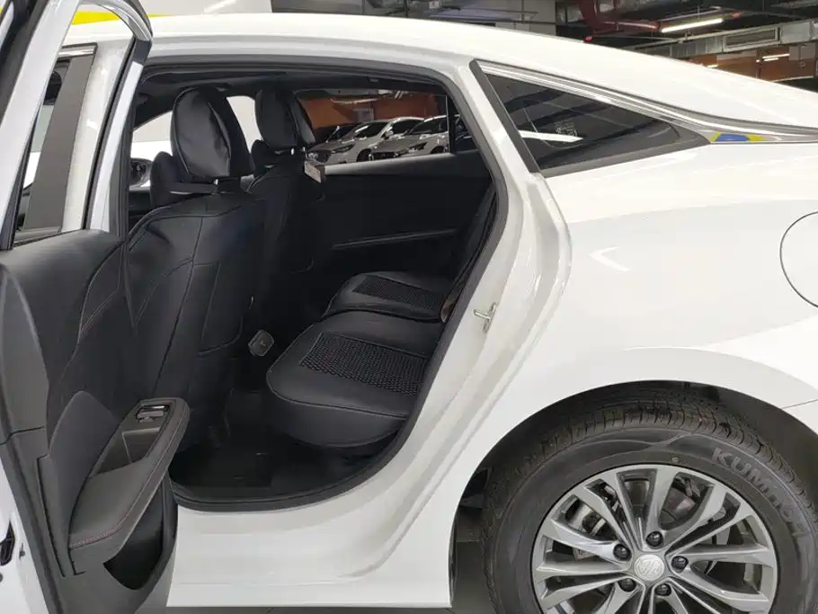 MG MG5 2025 2025 180DVVT Global Luxury Edition