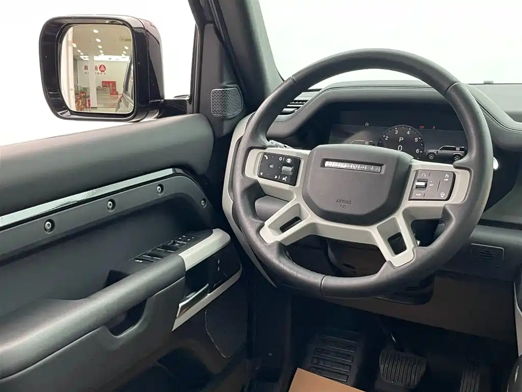Land Rover Defender 2024 110 3.0T P400 XS фото 29