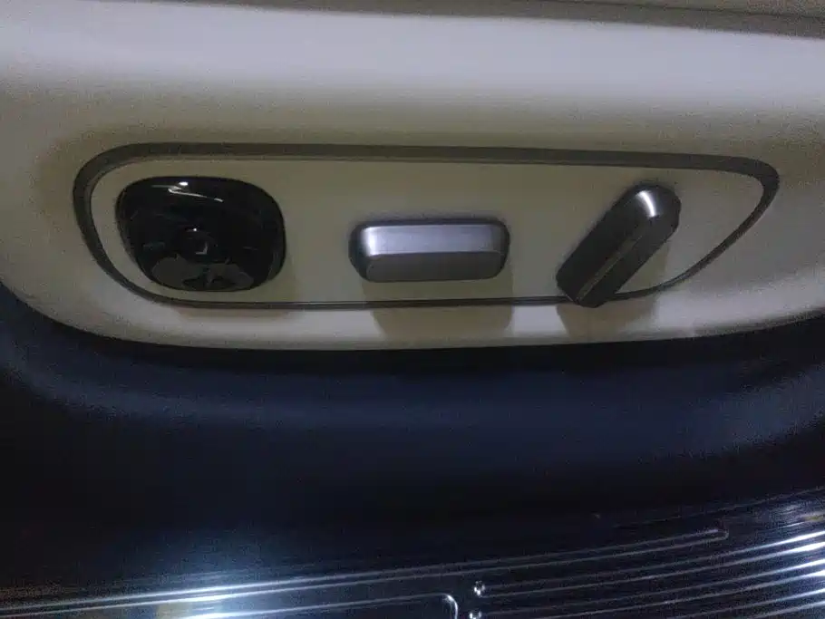 Li Auto i6 2025 2025 2WD Base Model