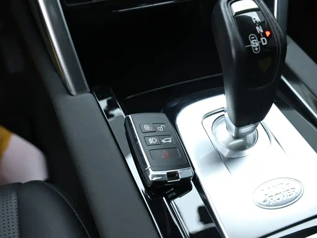 Land Rover Discovery Sport 2020 200PS Family Edition фото 12